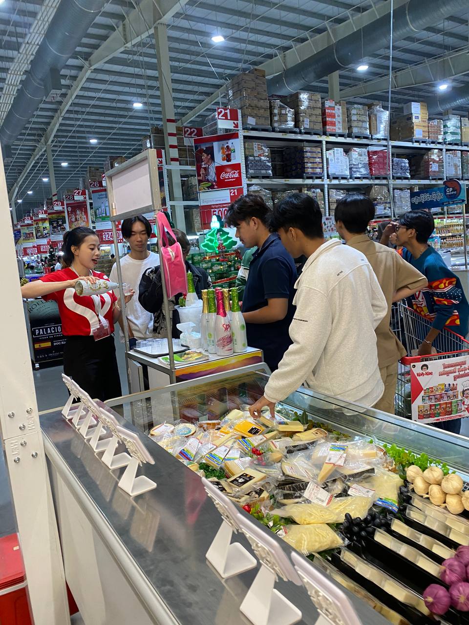 SPY Sparkle Fruit Revolutionizing FMCG Distribution with Da Houg Heng at Makro Cambodia - Image 44